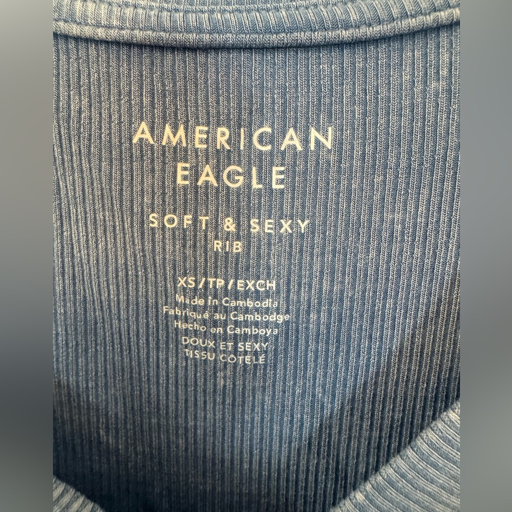 American Eagle Women's Extra Small (XS) Soft & Sexy V-Neck Blue Ribbed Crop Top - Picture 3 of 4